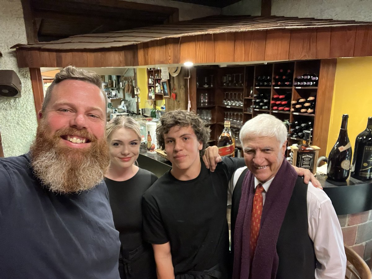 DanRepacholi's tweet photo. Sometimes the best politics is none at all. 

Last night I caught up with Bob Katter for dinner and a chat about life and politics. 

Thanks for your insight and for dinner Bob. https://t.co/QFLjyeDXlE