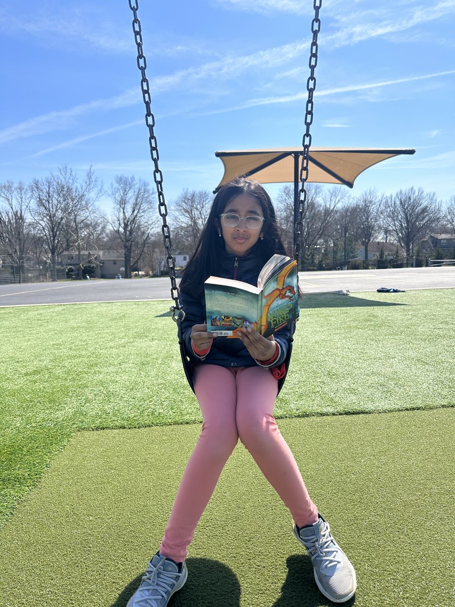 MissSteward4's tweet photo. Soaking up the sun and a good book☀️ #4thgrade https://t.co/bBZoB6pJ3v