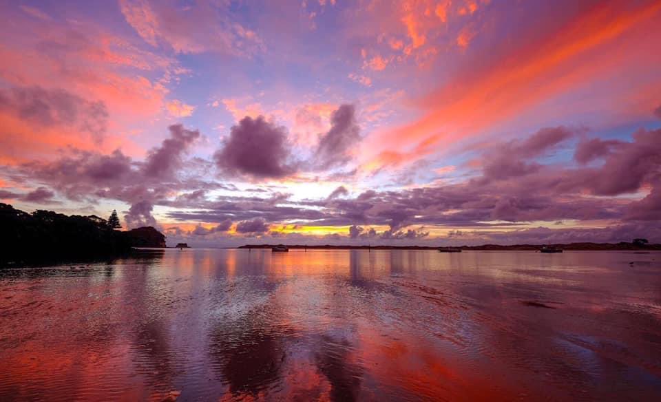 Nothing to see here …. Just a New Zealand Sun set #NewZealand #beachsunset #orewa 👌😎🇳🇿❤️