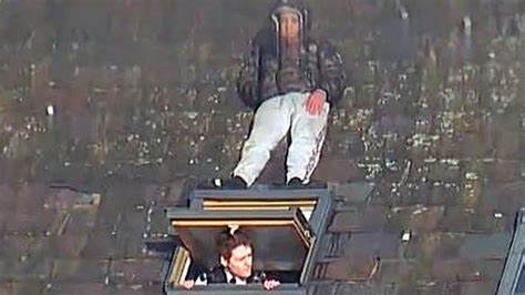 Broughton & Birnie on Twitter: "Another great photo, man hides from