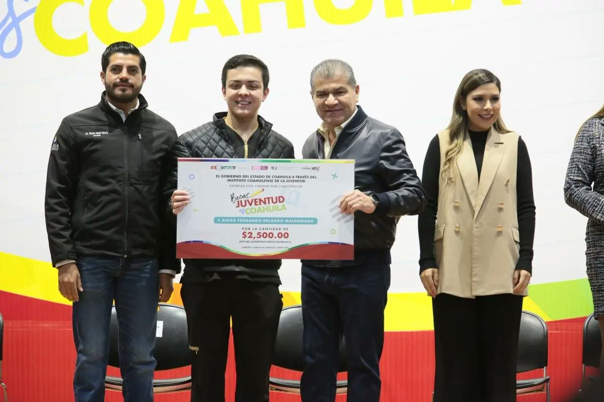 GobDeCoahuila's tweet photo. Con el objetivo contribuir a la disminución de la deserción escolar por cuestiones de carácter económico, el gobernador @mrikelme  entregó #becas “Juventud Es #Coahuila” a más de 900 #jóvenes estudiantes de la #RegiónSureste. https://t.co/BFyO9fpxwn