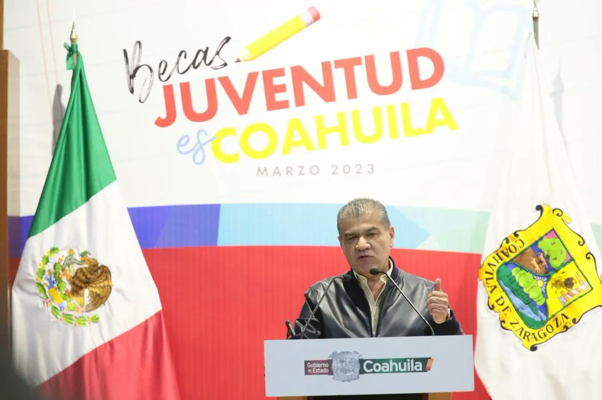 GobDeCoahuila's tweet photo. Con el objetivo contribuir a la disminución de la deserción escolar por cuestiones de carácter económico, el gobernador @mrikelme  entregó #becas “Juventud Es #Coahuila” a más de 900 #jóvenes estudiantes de la #RegiónSureste. https://t.co/BFyO9fpxwn