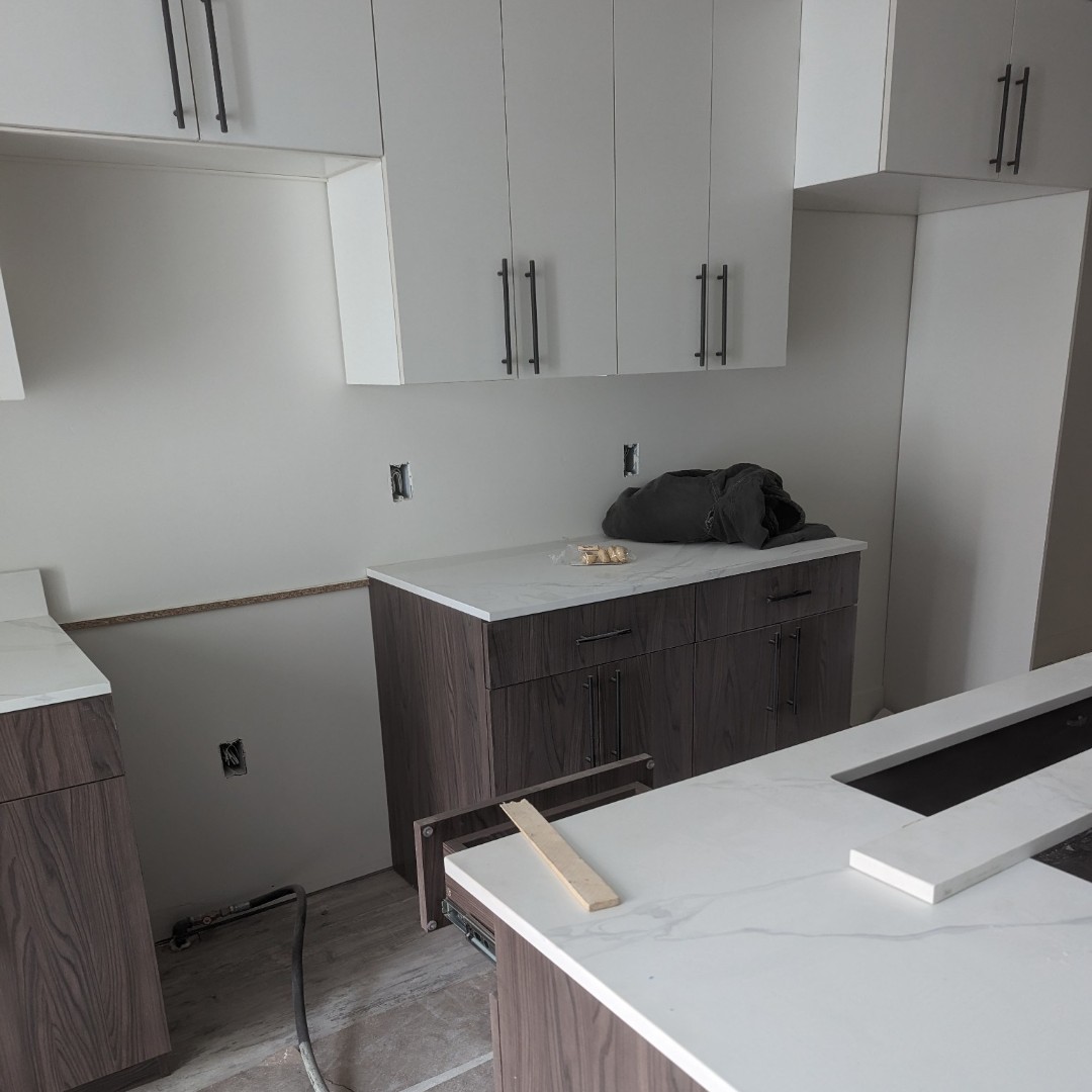 BuildMajesticUT's tweet photo. Cabinets and countertops are being places in another phase of our #CentralHeights project. View all our projects on our Facebook page and at https://t.co/GoMNarfIhC. Like and follow us for the more current info and pics. #BuildmajesticUT https://t.co/EHs1S7yJVy