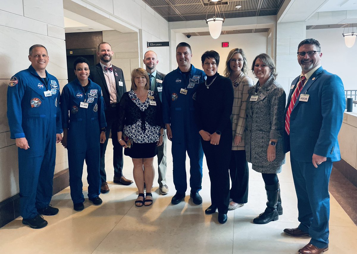 julie_hornby's tweet photo. Honored to meet these astronauts. It was out of this world! #PrincipalsAdvocate #NAESP #MAEMSP @MTEDLeadership https://t.co/LJQ5MbjB7U