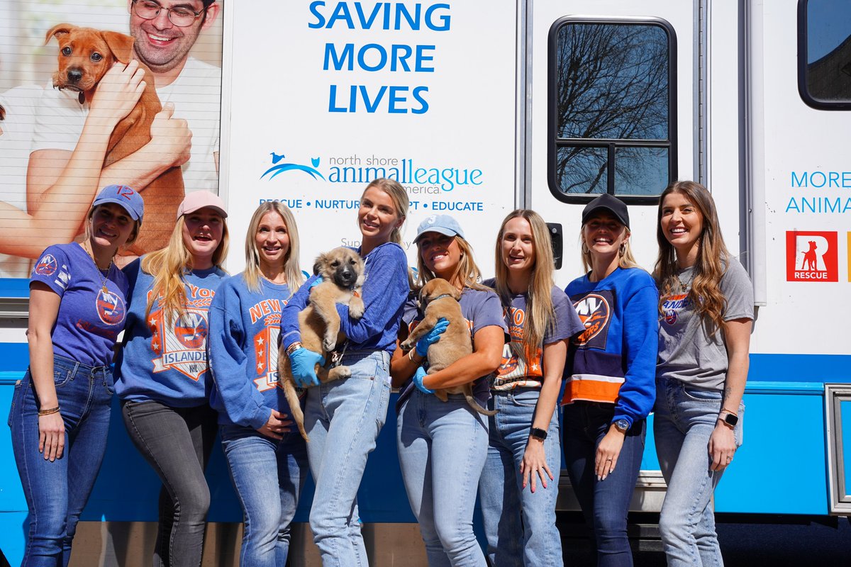 NYIslanders's tweet photo. Today the #Isles wives and girlfriends volunteered at the @AnimalLeague by getting animals ready for adoption! 🐶 https://t.co/a8Iy3W7pZn