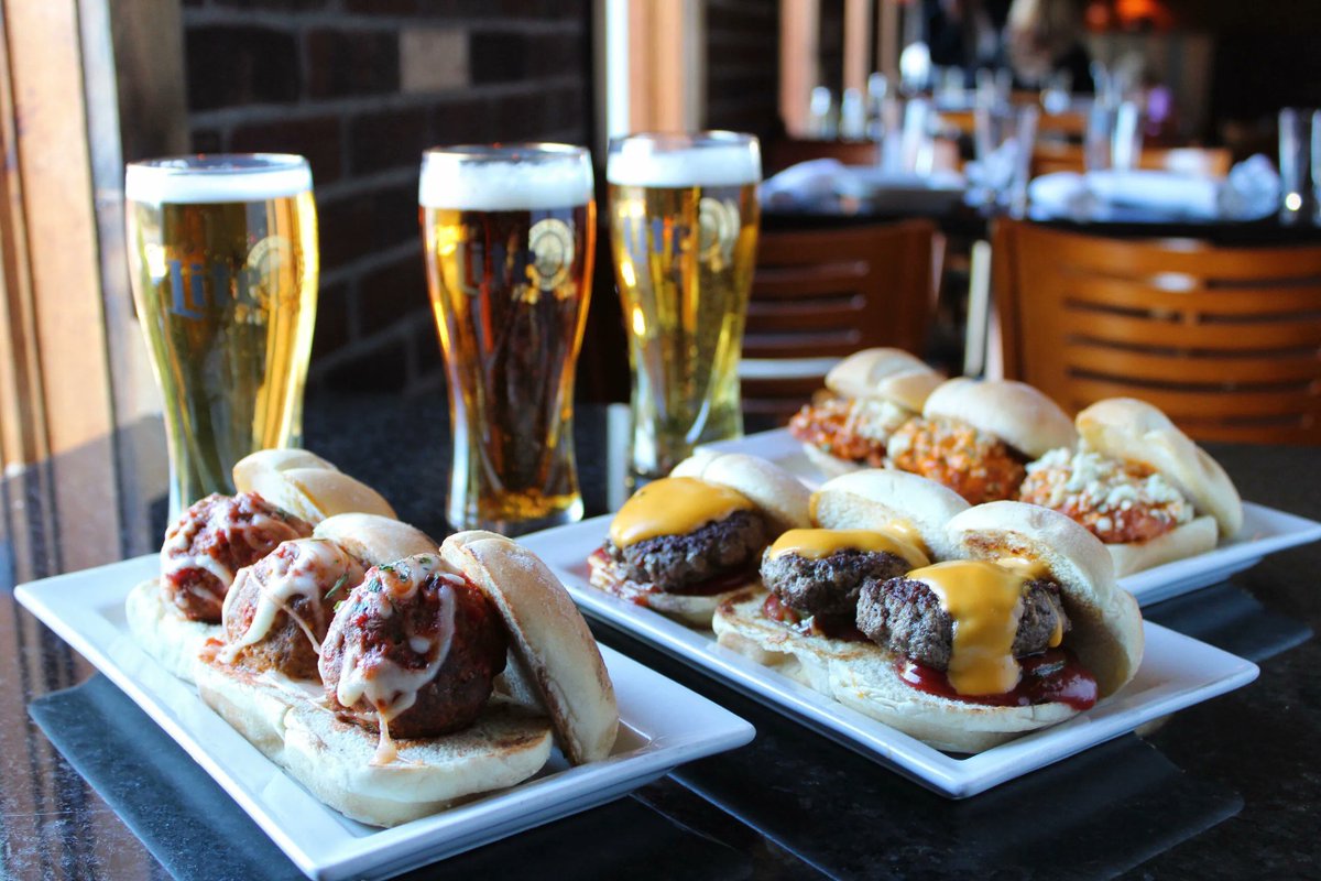 TapHouseSL's tweet image. Have you tried our sliders, yet? Stop in for some today

#lunchtime #sliders #taphouse