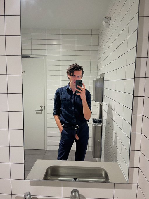 Can you see my dick in these pants? https://t.co/ijlvBX7gqk