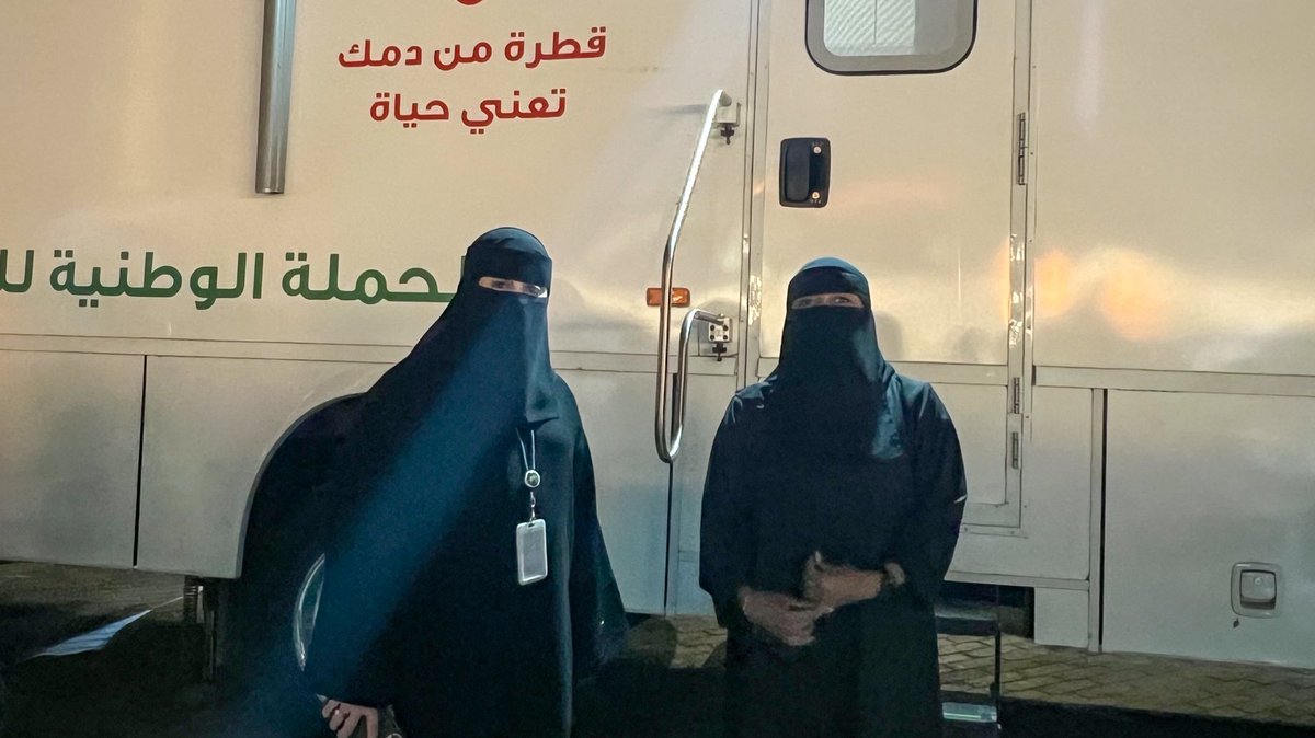 صور من زيارة مساعد مدير العام للتنمية الاجتماعية بالمنطقة الشرقية لحملة #التبرع_بالدم المقامة بتنظيم من فريق حملات التبرع بالدم بصحة الشرقية.