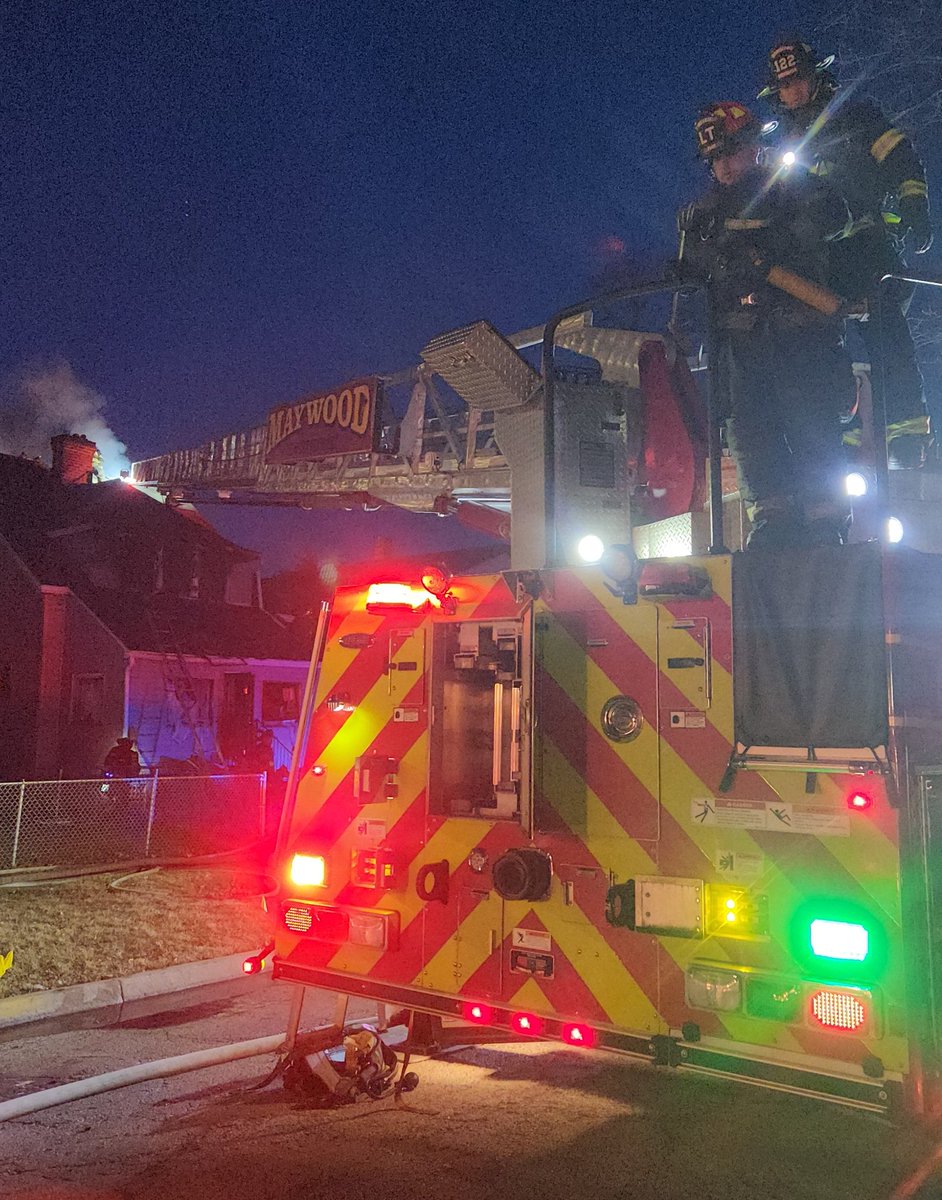 ffshifflett's tweet image. Maywood Illinois Fire 

#Ilfire #Firefighters #Fire #maywoodfire #jobtown #fireshowing