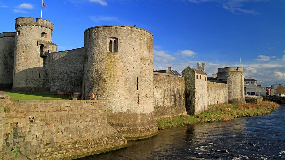 APIabroad's tweet image. Experience Limerick with API this summer! 
.
Tune into our on-demand information session to learn about the city, culture, application process, program, and more!
bit.ly/3lPJbM2
.
#APIExperience #ISpyAPI#APIAbroad #StudyAbroad