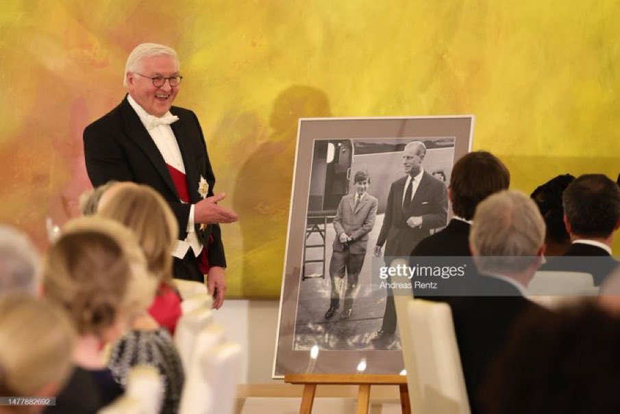Canellelabelle's tweet photo. What a wonderful picture of the King and Prince Philip presented to him this evening!😍 What a brilliant way to celebrate the late Duke of Edunburgh german heritage❤️🇩🇪🤝🇬🇧 https://t.co/q29a8ws911