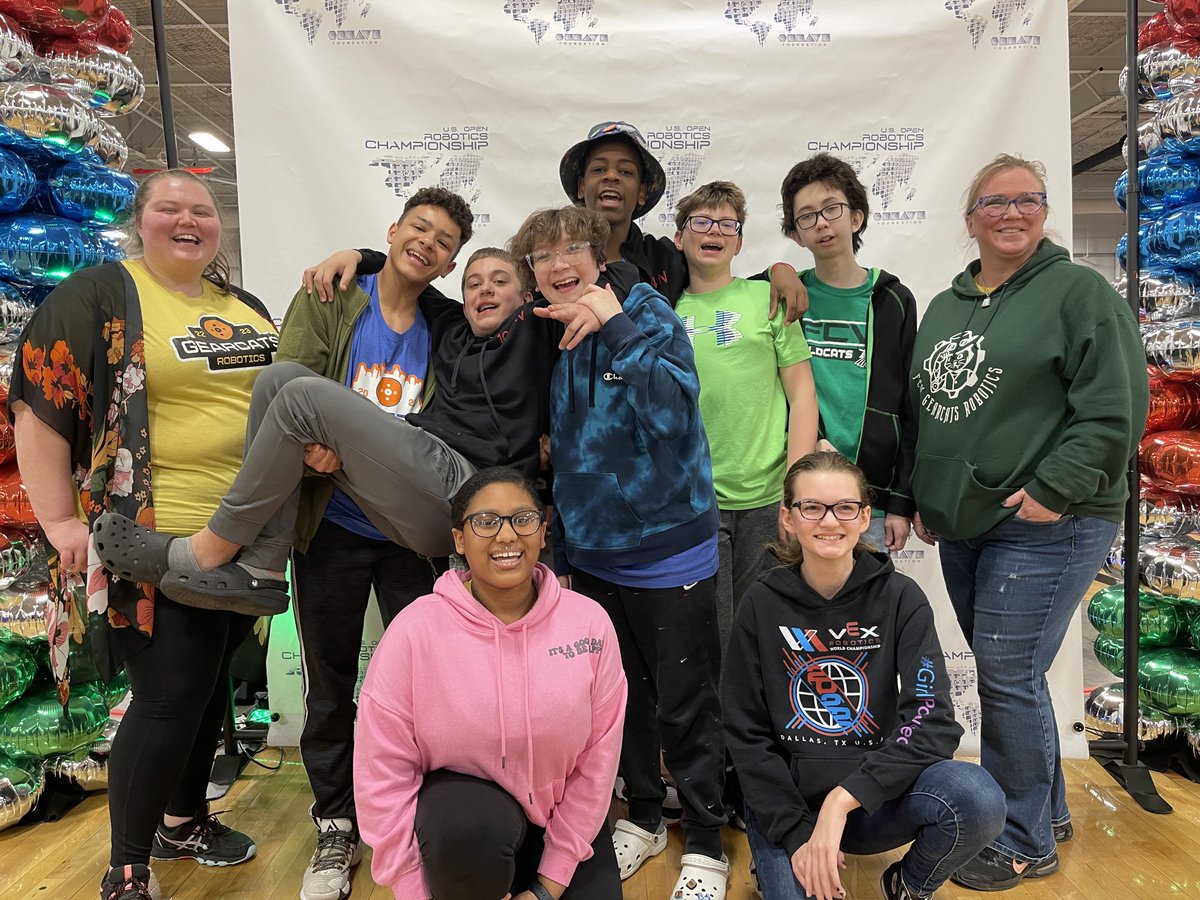 Gearcats1024's tweet photo. This team is simply amazing!! This trip to Iowa was a blast!!
@VEXRobotics #CreateFoundation @ltgoodnews @FCVWildcats #robotics https://t.co/hRDcg7GzAQ