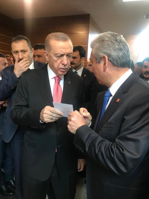#SnCumhurbaşkanımız Astsubaylara siz söz verdiniz müjdeyide siz verin. <a href="/RTErdogan/">Recep Tayyip Erdoğan</a> <a href="/tcbestepe/">T.C. Cumhurbaşkanlığı</a>