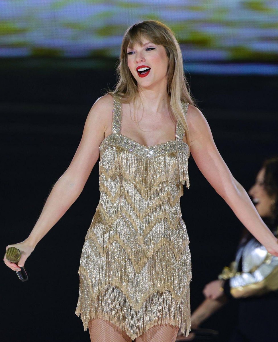 hourly taylor tweet media