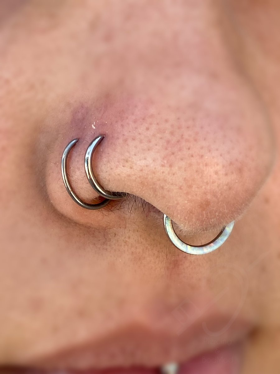DavidReifert's tweet photo. #piercingproject proyecto de Piercing’s realizado con Doble G-Ring en ala nasal, Septum con Segment Clicker de Opalo Nieve y Vertical Labret con Top de Opalo Nieve ❄️☃️ #verticallabret #septumpiercing #doblepiercing #safepiercing #nosering #finejewelry #opalonieve #opalo https://t.co/ECDhC23WhT