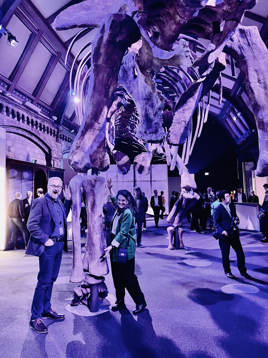 So exciting to be back to my old haunt <a href="/NHM_London/">Natural History Museum</a> and check out the Titan as biggest creature to have walked this Earth with Director of Science  @phylofacts