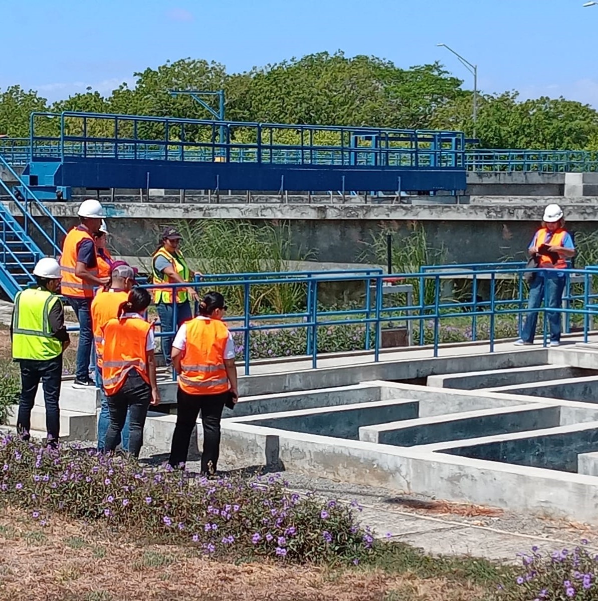 CATHALAC's tweet photo. Actividad dentro del proyecto "Análisis de Viabilidad y Uso Seguro de Aguas Regeneradas y Biosólidos en Agricultura y Restauración de Suelos Degradados en la cuenca del río La Villa", financiado por @senacyt, ejecutado por CATHALAC en colaboración de @utppanama y @pablodeolavide https://t.co/T4dmuUzxa1