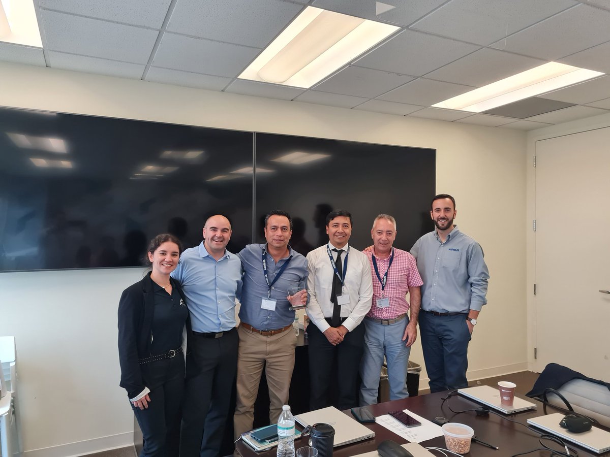 AGP participó en el evento "Latam Channel Partners Conference" de AIRBUS en Miami - Florida, en cual cual realizo presentaciones de casos de éxito en Ecuador 🇪🇨y fue condecorado por sus 10 años de servicio como distribuidor autorizado💪. #airbusintelligent