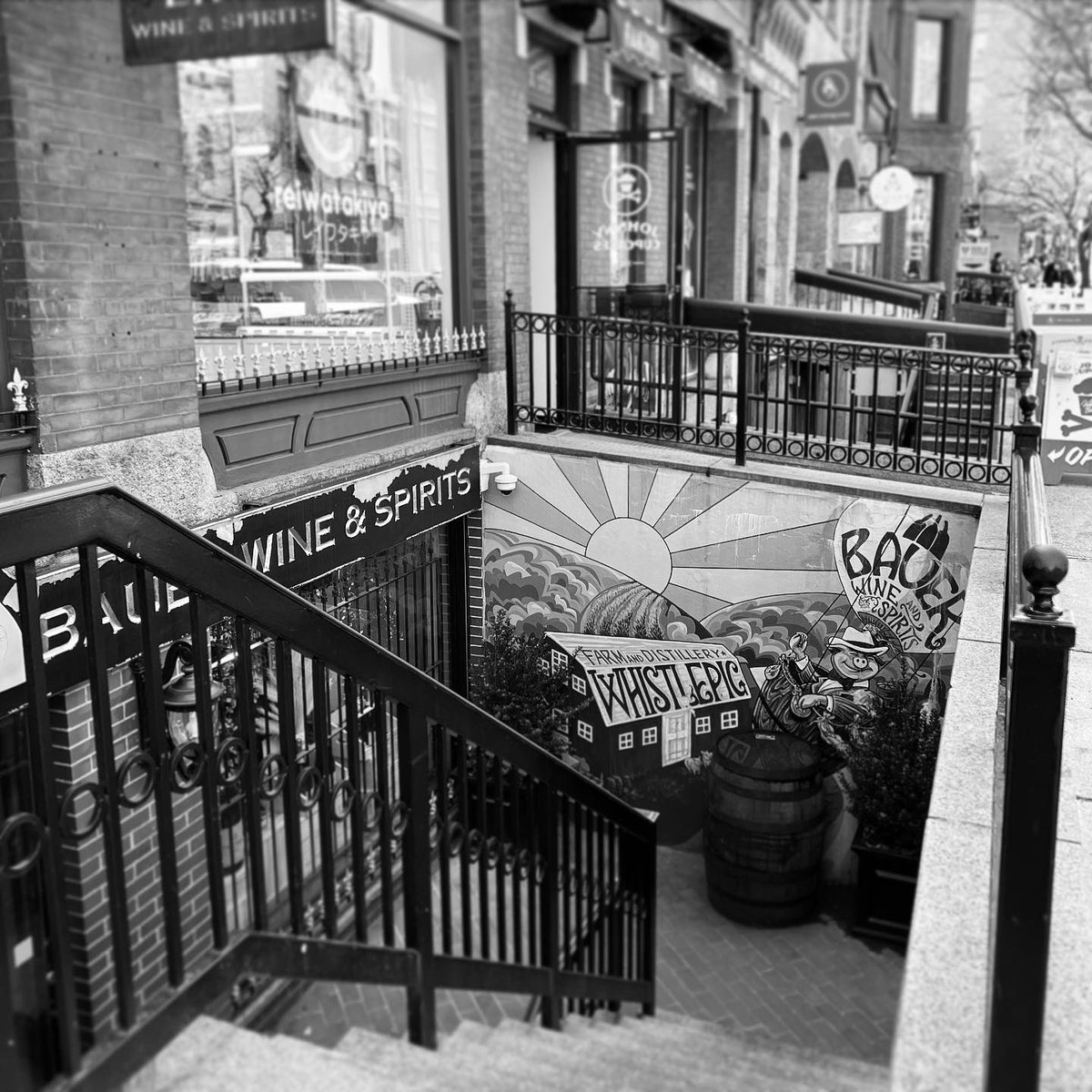falloutstudio's tweet photo. On the road, TX Main Street in Boston for Natβl Conference | #mediumisthemessage #art #architecture #design #graphicdesign #indiedesign #shopsmall #wearemainstreet #mainstreetnow #blackandwhitephotography https://t.co/AlIBa29Ppz
