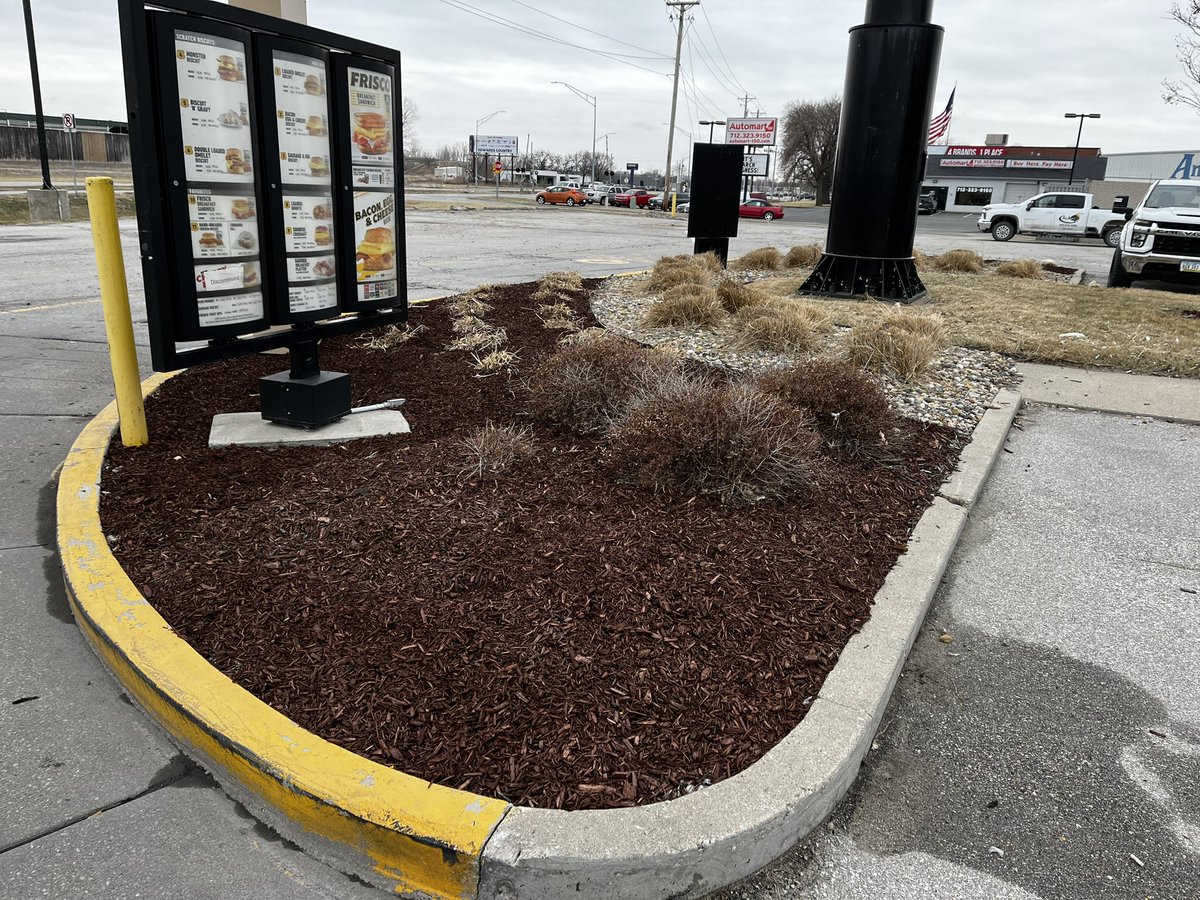 AandALandscape's tweet photo. Mulching &amp; Cleanups! Spring Time!! https://t.co/5nPAUaWebD