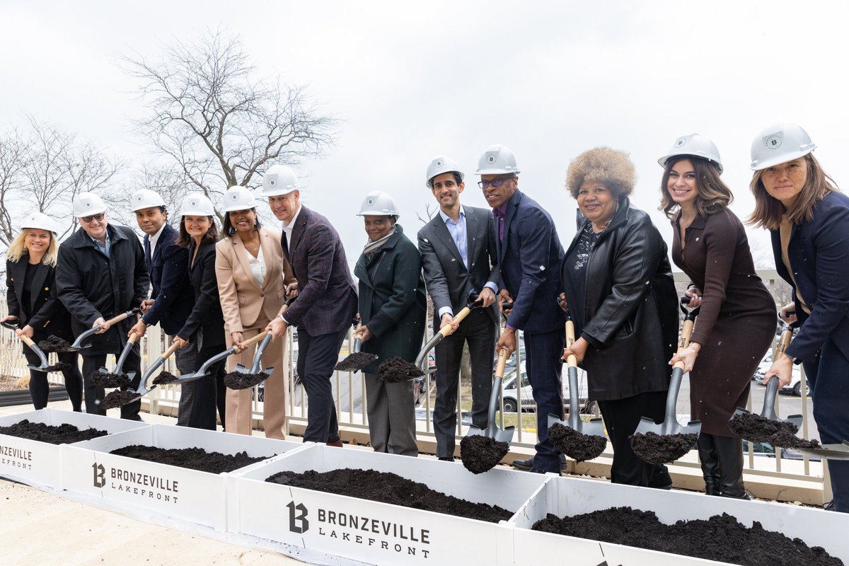 chicagosamir's tweet photo. Broke ground today on $60M of city-funded infrastructure work (courtesy of @chicagosmayor) for the $3.8B @bvillelakefront project that will create 7M sqft of commercial, institutional and mixed-income housing and 20,000 jobs spanning 48 acres of vacant land on the South Side! https://t.co/KYobeVXAIq