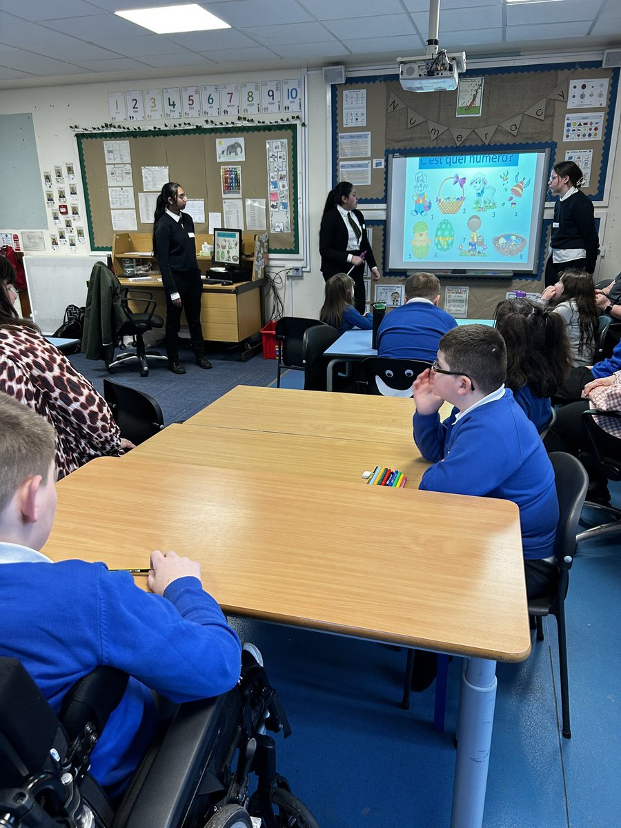 Miss Prentice & The Hive 🐝 tweet media