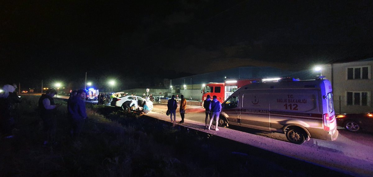CSearcher007's tweet photo. Kocaeli/Darıca - Burak Reis caddesinde bu haftaki 3. Kaza. Işıklandırma hiç yok. Buraya ne zaman aydınlatma yapılacak acaba? Bir çok insan buradaki kazalardan can ve mal kaybı yaşamakta. Lütfen artık buraya bi aydınlatmasını çözün. @sakaryaelektrik @TEDASKurumsal https://t.co/tBP6PsX85N