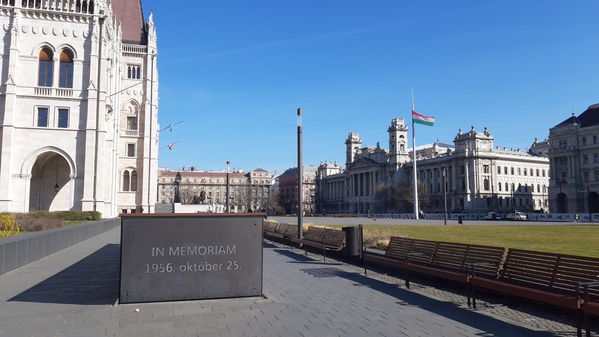 PilgrimBudapest's tweet photo. In a month @Pontifex would celebrate H.Mass on #KossuthSquare in front of HU Parliament (the world's most beautiful one).
It's called Main Square of the Nation & recalls many episodes of HU history & traditions.
👇
https://t.co/Hjp93B6vPX
Places of 🇻🇦#PopeInHungary🇭🇺 https://t.co/7h8mOnlB2K