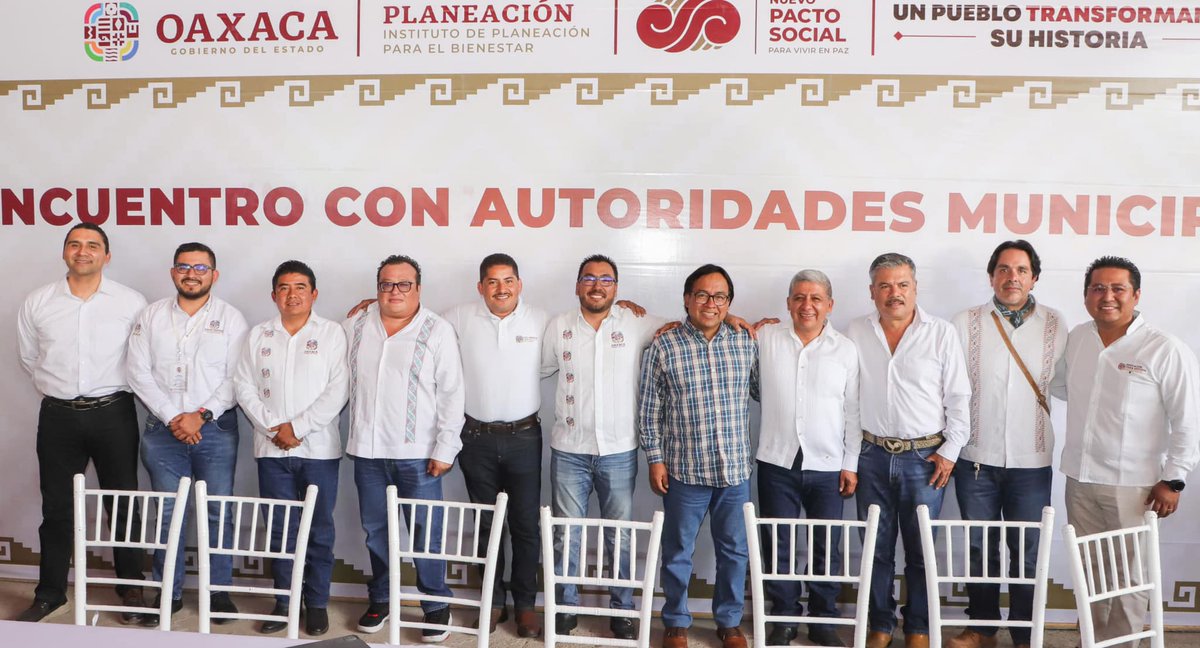 Nuestro director general, Rey Magaña, acompañó al gobernador <a href="/salomonj/">Salomón Jara Cruz</a>, al Encuentro con Autoridades Municipales en San Felipe Jalapa de Díaz, donde escucharon y atendieron las necesidades planteadas por las autoridades.