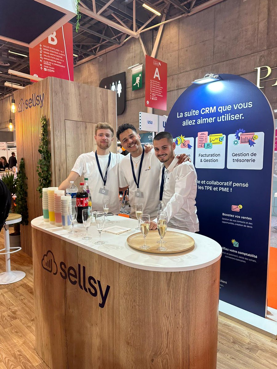 SellsyEN's tweet photo. Afterwork pour terminer la journée de salon ! https://t.co/Cl5crvrSnU