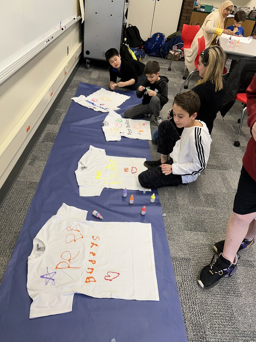 MissWeis16's tweet photo. Peer Buddies Year 2✌🏼 Building friendships and memories together! We celebrated the last day by decorating t-shirts! @MissMansonCRAS another year in the books! https://t.co/jAidtvnSly