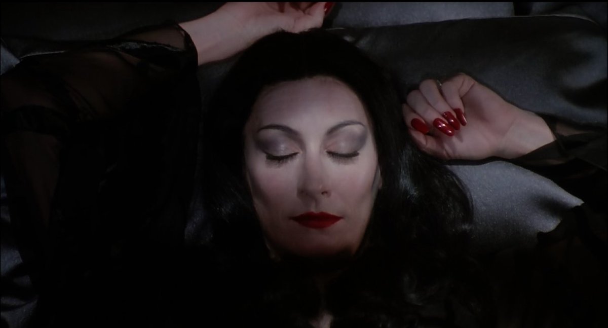 deathndhorror's tweet photo. The Addams Family (1991) https://t.co/XKWvwIY0bP