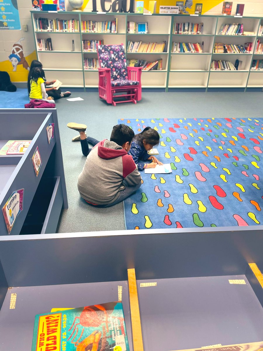 dgticola's tweet photo. Book 📚 Buddy day is quickly becoming a favorite 🤩 #bookbuddies #servicelearning #plc #hsvgate #gatehsv @Graham_Wendy https://t.co/7ysIRUOZRK