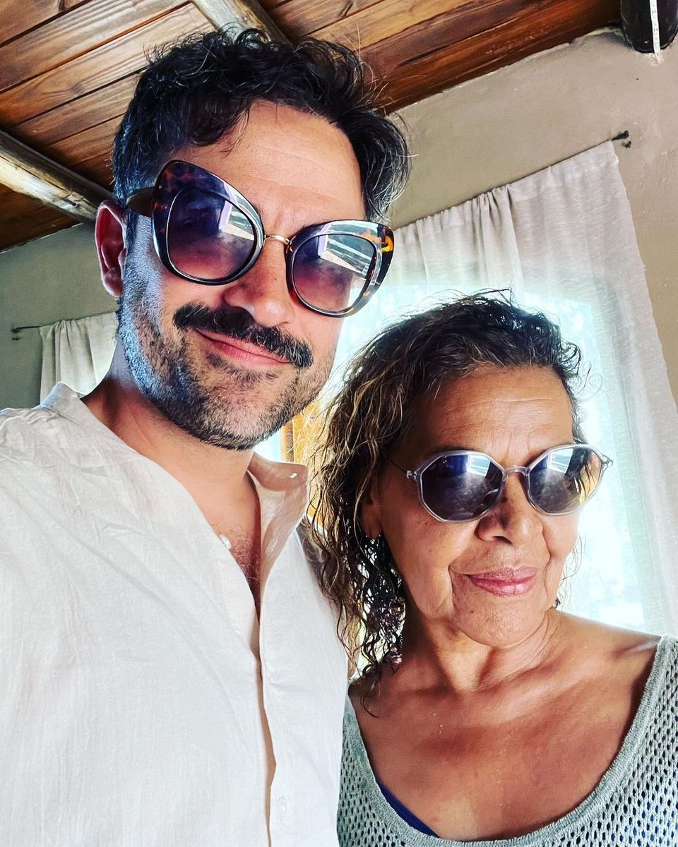 fcponchocol's tweet photo. @ponchohd hoy junto a Susana Varela...casuales pero con estilo 😎
#PonchoHerrera #alfonsoherrera #susanavarela #actores #casuales https://t.co/Igs1KKbA2p