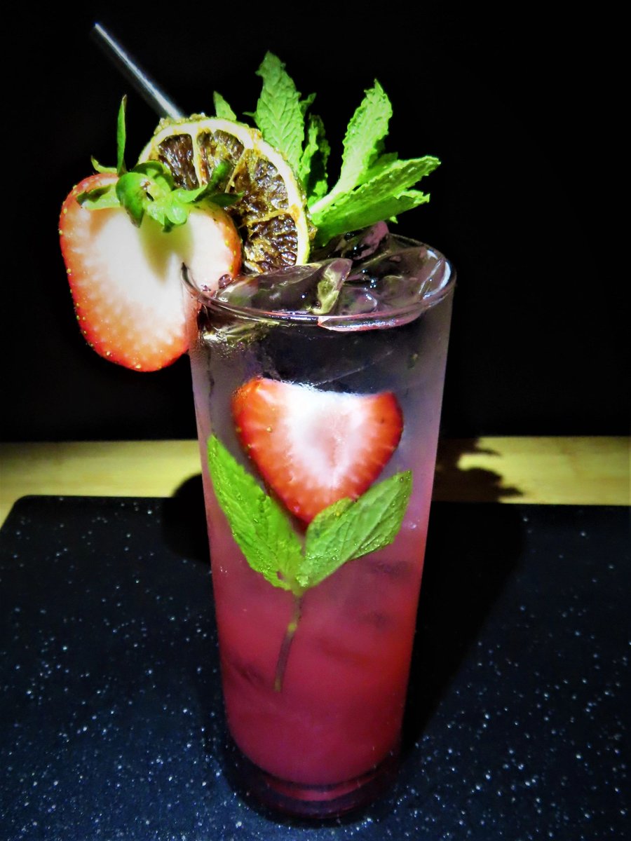 TheRoamingBar's tweet photo. What do you get when you mix a classic cocktail with a classic fruit. You end up with a Strawberry Mojito, mixing strawberries, gin, and mint will give you a hit every time.
#nashvilletn #bartender #theroamingbar #nashvilleevents #eventplanning #live #StrawberryMojito https://t.co/xrvcjz9SJn