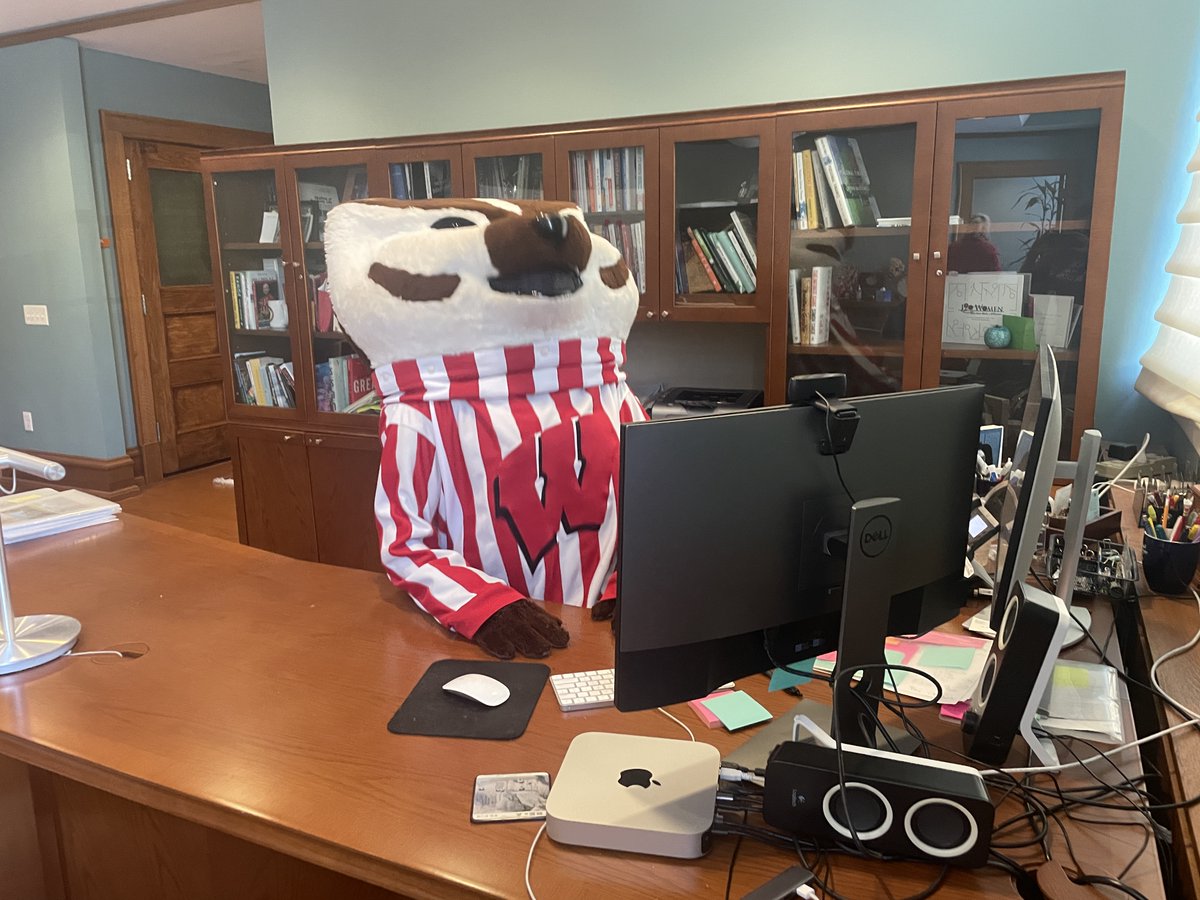 Now this is what I call Day of the Badger! I leave my office for one day &amp; shenanigans abound- Bucky, are you emailing our alumni? Pls thank them for supporting human ecology today!  #DayoftheBadger