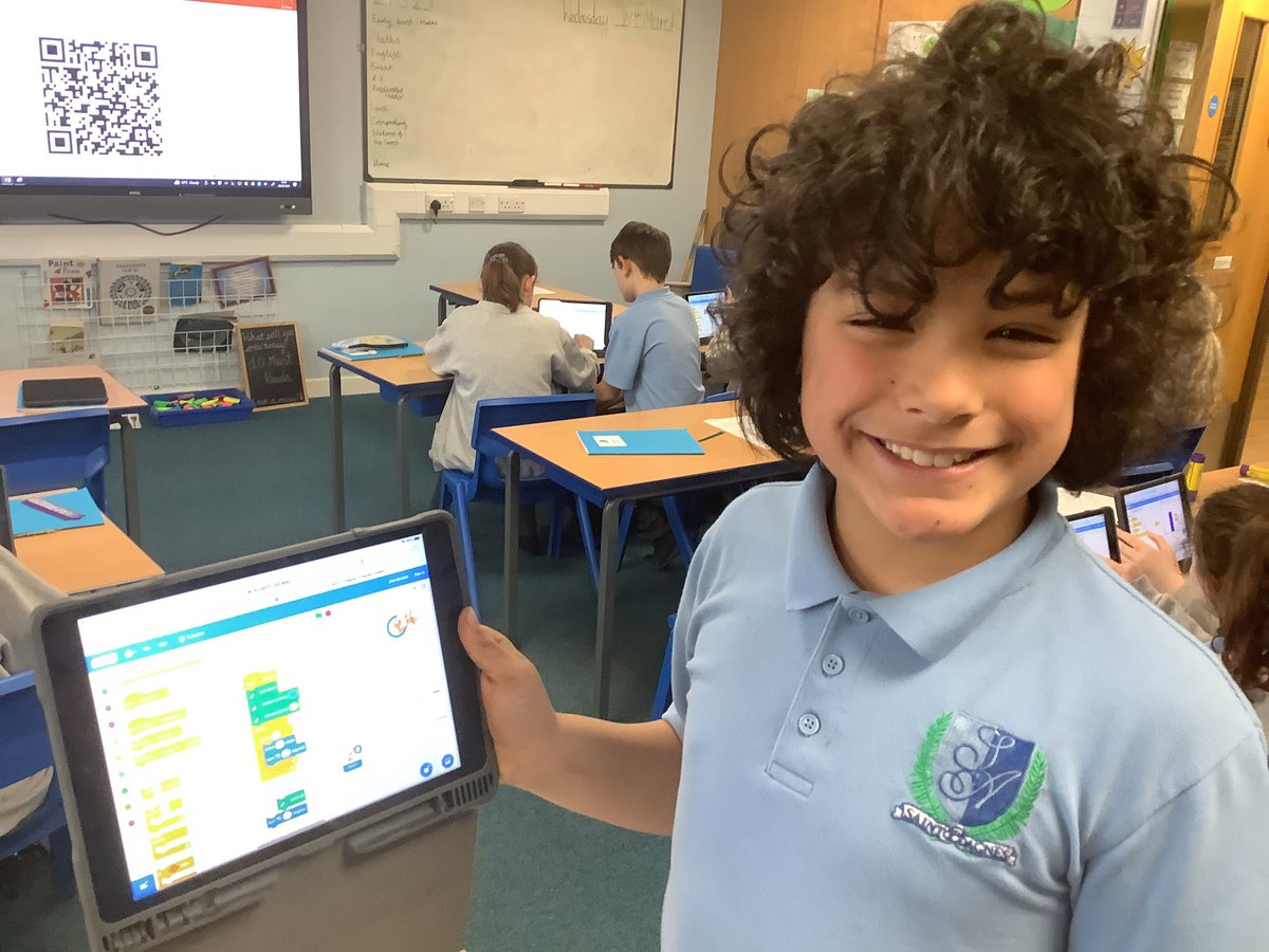 StAgnesY4's tweet image. We have been creating our own Algorithm’s to get our Scratch Sprites to draw different shapes themselves #stagnescomputing