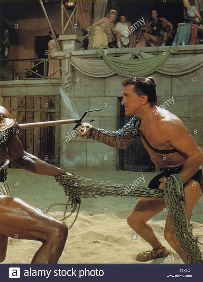 .... #CineHistórico  "Spartacus" ("Espartaco"), filme de Stanley Kubrick protagonizada por Kirk Douglas como el famoso gladiador, una de las producciones mas conocidas sobre el lider de la rebelión esclava, 1960, 198 minutos,....