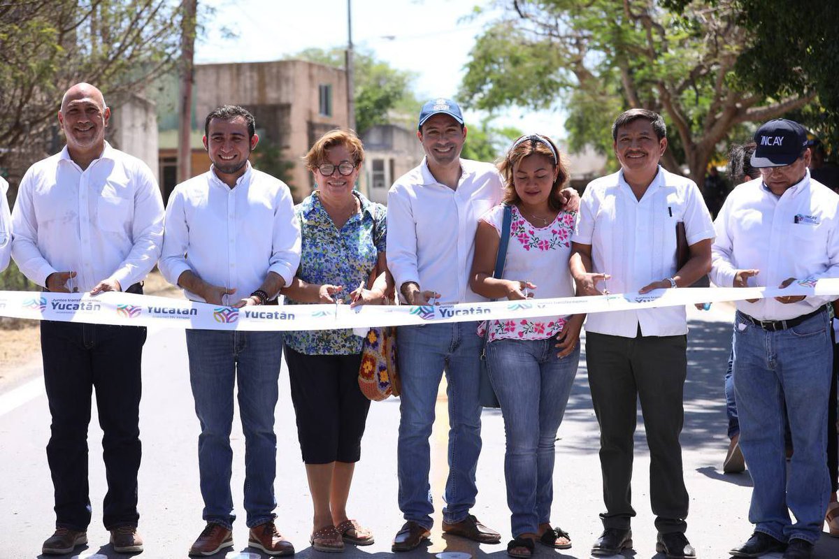 MauVila's tweet photo. También entregamos los trabajos de reconstrucción de 3.1 km de calles del camino #Umán-#Tebec, el cual no había sido reparado desde hace 20 años. En equipo ofrecemos a las familias yucatecas vialidades seguras y transformamos su calidad de vida. https://t.co/fDLn2ZB1mh