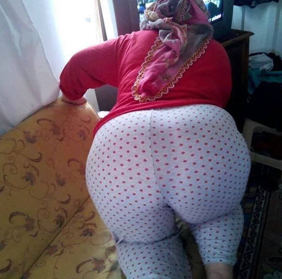 Eve gelen temizlikçi ablada swinger çıktı bu götü sikecek kaç erkek var yorumlara arzularınızı yazın özellikle sabahları döşenmeyi seviyormuş sabah uyanınca döşeme kuvveti olanlar yorumlara hadi erkeklerim benim orospu severler buraya toplanın