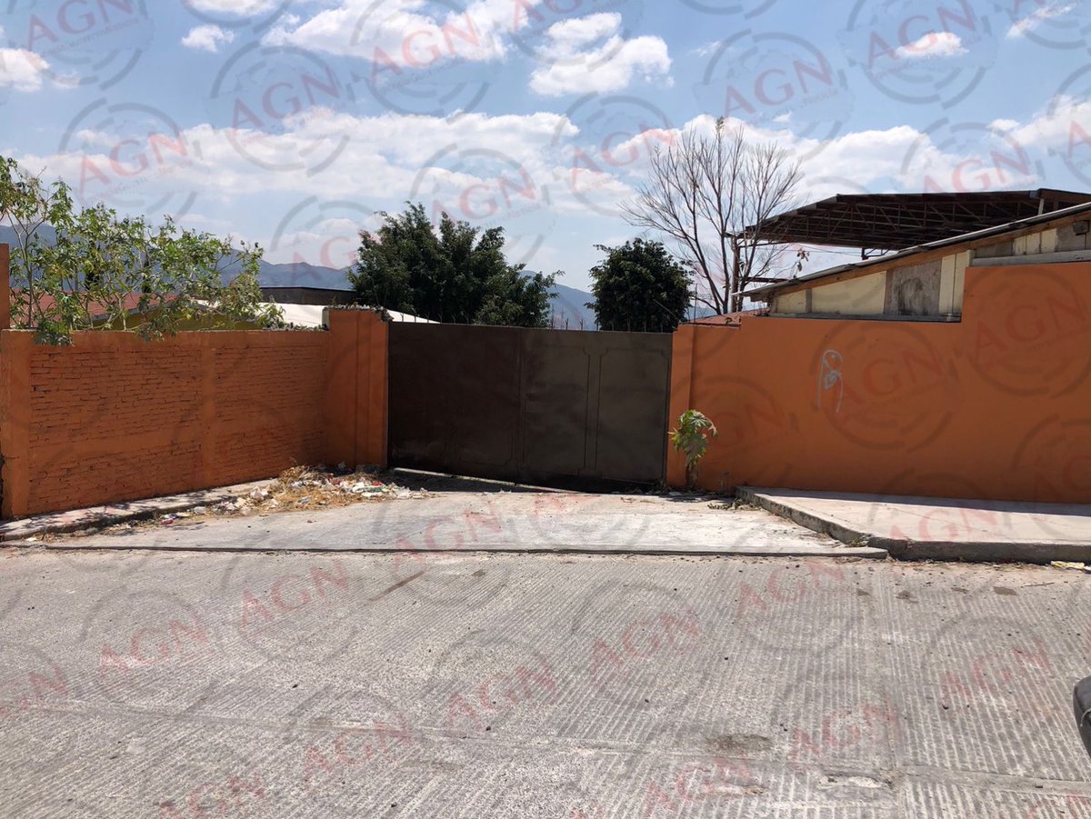 GuerreroNotici1's tweet photo. Alumna muere por presunto infarto dentro de una secundaria en Chilpancingo

Kimberly, de 14 años de edad, joven estudiante de segundo año, murió presuntamente de un infarto dentro de la secundaria "Heberto Castillo".

https://t.co/fFka7mxiNh https://t.co/8Hy6v0E60z