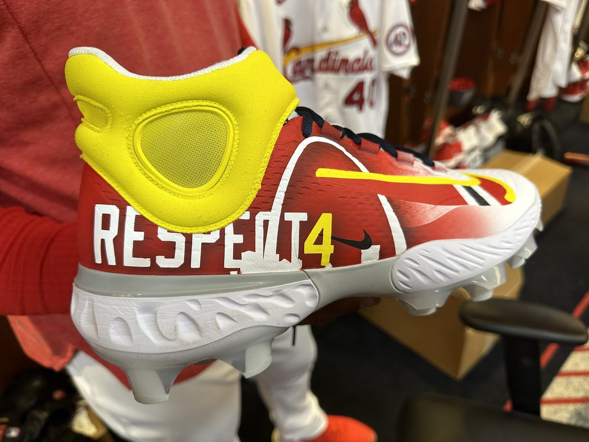 Heat check.

Willson Contreras will wear these custom-made shoes on Opening Day to honor Yadier Molina. #STLCards