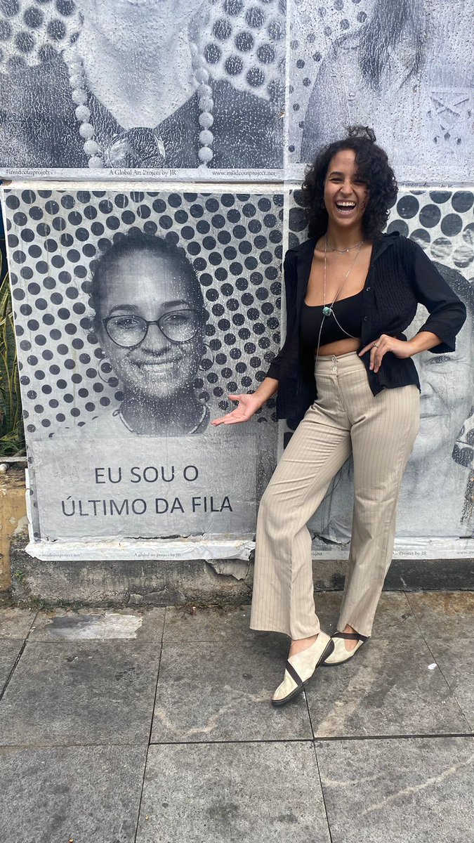 dayzimms's tweet photo. A maternidade me transformou por completo e me mostrou o tamanho da minha força. 
Foi através dela que cheguei no Inside Out Project - Mãe, um retrato, onde sou assistente de produção.  

1700 retratos sendo colados na cidade do Samba.  
Feito a muitas mãos  e muitas mães. https://t.co/7863u9y49i