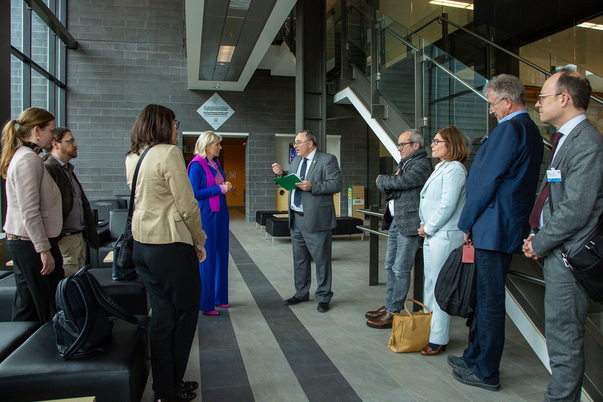 uOttawaResearch's tweet photo. The Max Planck-uOttawa Centre for Extreme and Quantum Photonics is proud to welcome a delegation led by German Minister for Digital Strategy and Innovation, Prof. Kristina Sinemus. The visit focuses on digitization, data centres, quantum computing and science cooperation. https://t.co/BBY5esajJ7