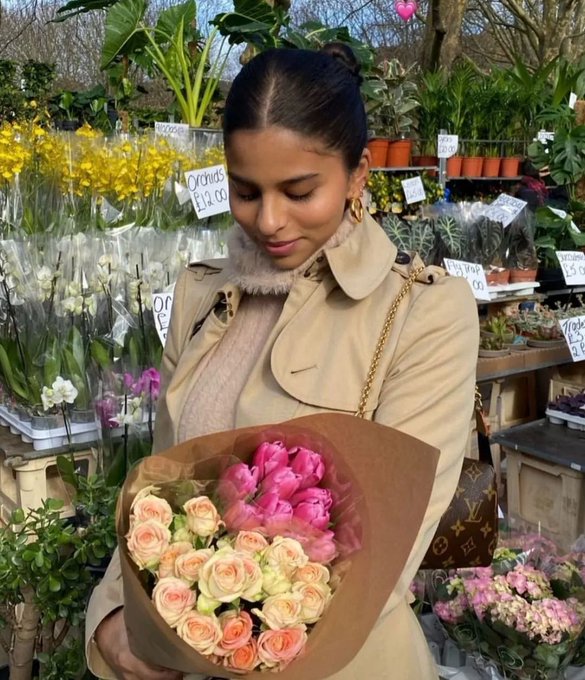 BeingSuhanaKhan's tweet photo. Let #Ramadan calm and soothe you. Your soul needs it. Let it cleanse and purify you and remind you of the countless blessings the Almighty has sent your way. Let your heart be filled with gratitude. Let it soften even more as you do what it takes to get closer to the Almighty. https://t.co/CQRffor4ca