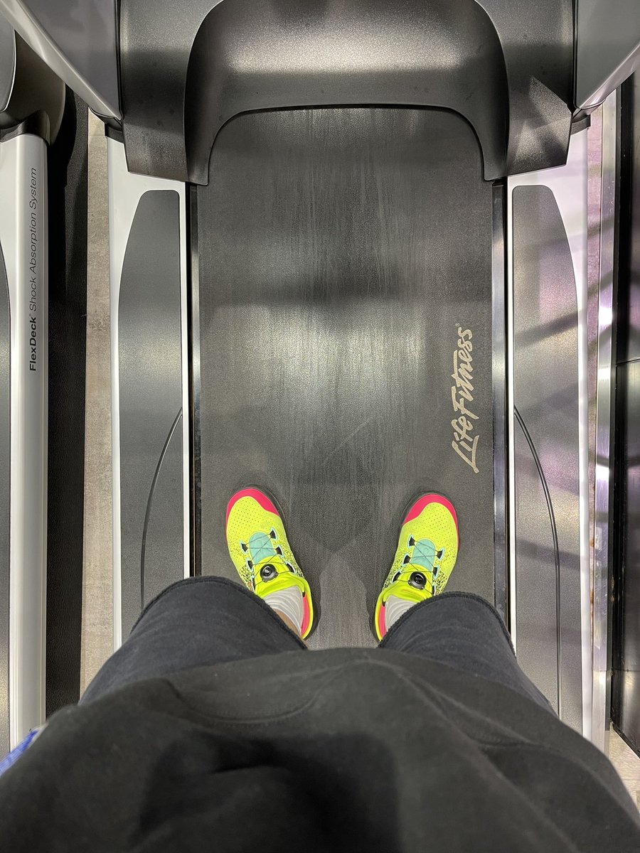 kyohei1982's tweet photo. 久々に苦笑
家族、仕事、運動(健康)のバランスを保ちつつ🏃👟
#slipspeed #アンダーアーマー https://t.co/JYbQ4wk8cR