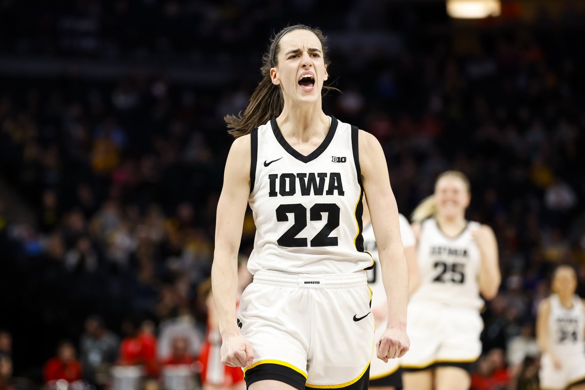BleacherReport's tweet photo. Caitlin Clark has been named the Naismith Women's Player of the Year 🔥

27.3 PPG
7.3 RPG
8.6 APG

Certified bucket. https://t.co/ZbdRzICsaT