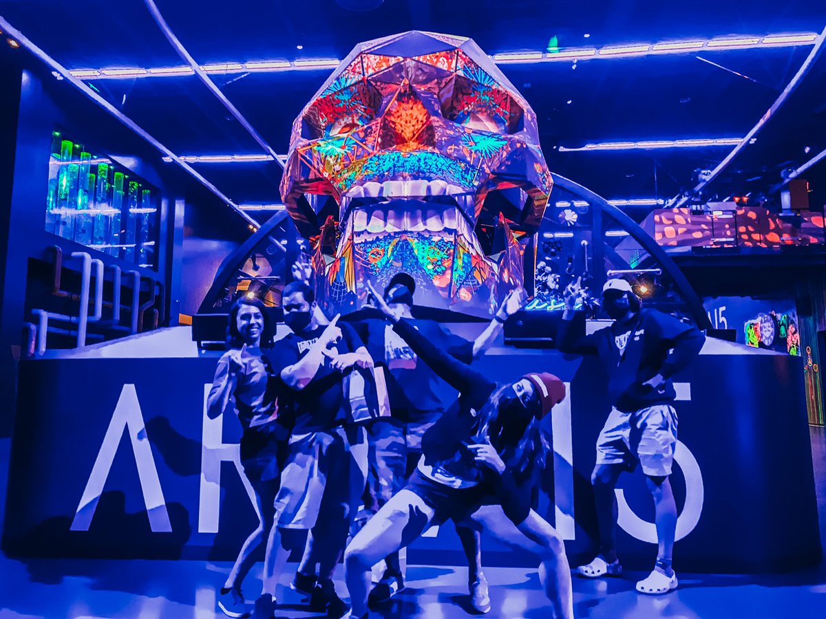 NickoletteL's tweet photo. @AREA15official So much fun! Can’t wait to come back! https://t.co/Sdq5e1k0K6