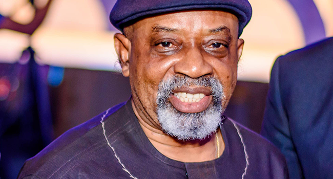 channelstv's tweet photo. FG Has Approved Pay Raise For Civil Servants — Ngige

https://t.co/OCtyhV9Wjb https://t.co/O6zC4V69z6