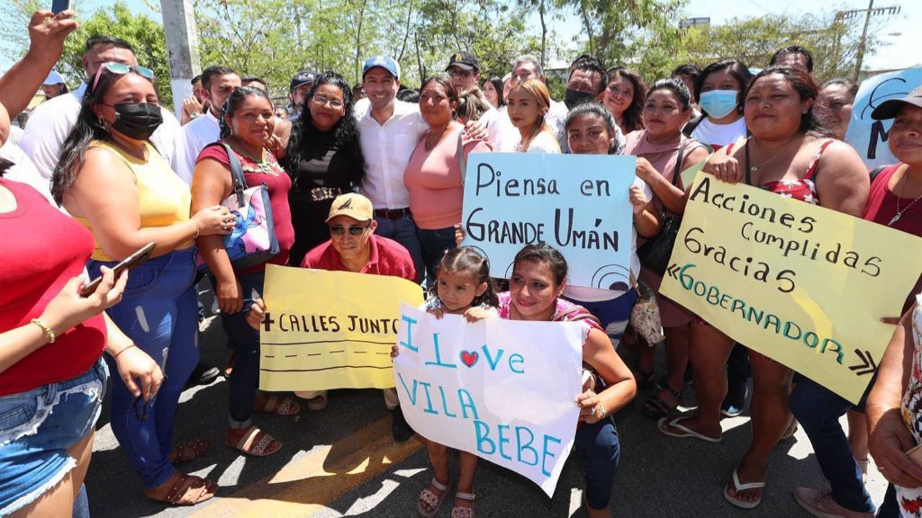 GobYucatan's tweet photo. También el Gobernador @MauVila entregó los trabajos de reconstrucción de 3.1 km de calles del camino #Umán-#Tebec, el cual no había sido reparado desde hace 20 años. En equipo ofrecemos a las familias yucatecas vialidades seguras y transformamos su calidad de vida. https://t.co/EOBRdzfSmk